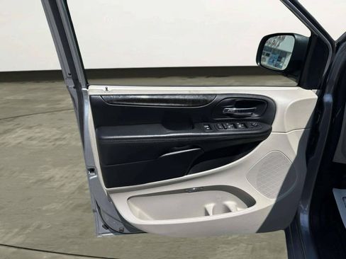 Used 2015 Dodge Grand Caravan SXT FWD image 10
