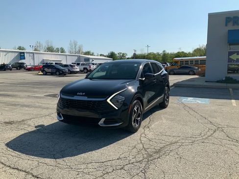 Used 2024 Kia Sportage LX FWD image 2
