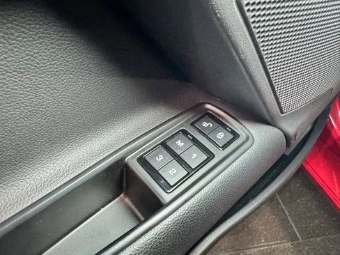 Used 2018 Jaguar XE Premium image 22