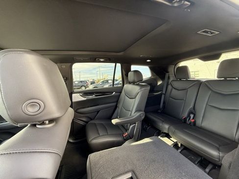 Used 2025 Cadillac XT6 Premium Luxury image 11