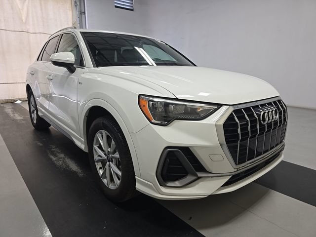 Used 2021 Audi Q3 2.0T Premium w/ Convenience Package AWD/4WD image 3
