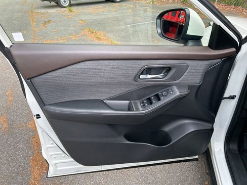 Used 2023 Nissan Rogue SV image 13