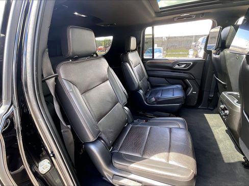 Used 2021 Chevrolet Suburban High Country w/ Premium Package AWD/4WD image 32