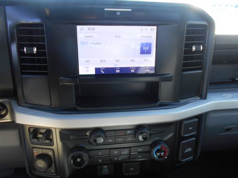 New 2025 Ford F550 4x4 Regular Cab Super Duty image 3