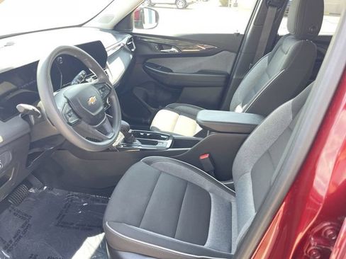 Used 2025 Chevrolet TrailBlazer LT AWD/4WD image 11