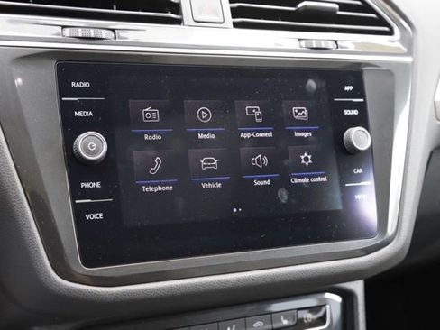 Used 2019 Volkswagen Tiguan SE w/ Panoramic Sunroof Package AWD/4WD image 24
