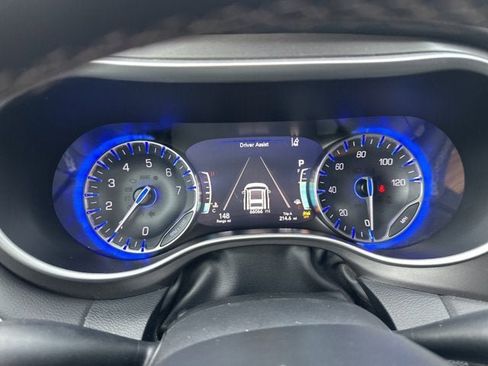 Used 2024 Chrysler Pacifica Touring-L image 15