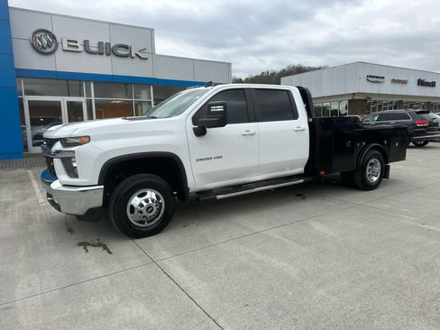 Used 2022 Chevrolet Silverado 3500 LT w/ Convenience Package image 2
