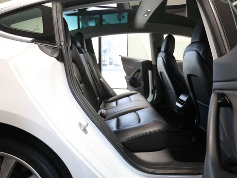 Used 2018 Tesla Model 3 Mid Range image 39