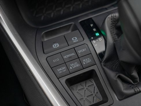 Used 2025 Toyota RAV4 LE image 16