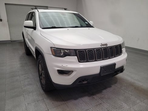 Used 2017 Jeep Grand Cherokee Laredo AWD/4WD image 14