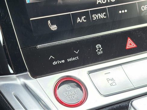 Used 2022 Audi e-tron S Prestige w/ Prestige Package image 19