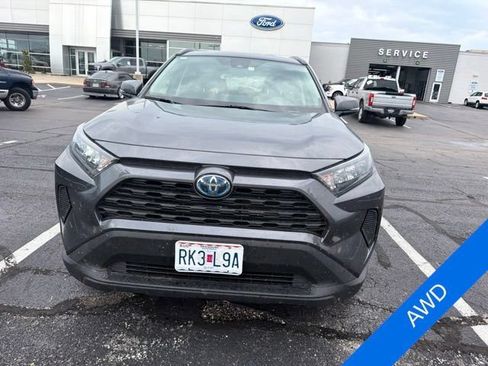 Used 2021 Toyota RAV4 LE AWD/4WD image 2