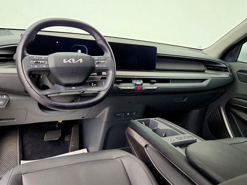 Used 2024 Kia EV9 Light Long Range RWD image 12