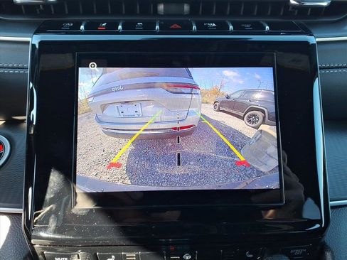 New 2025 Jeep Grand Cherokee Laredo X w/ Luxury Tech Group I image 11