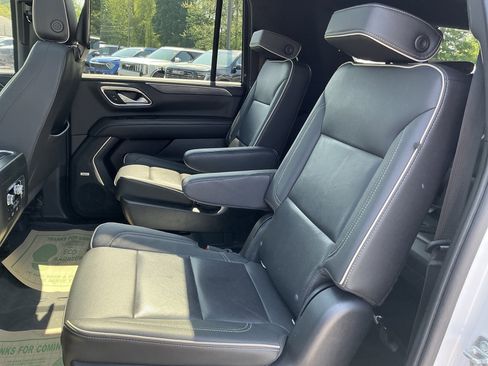 Used 2022 GMC Yukon XL SLT w/ SLT Premium Package AWD/4WD image 10