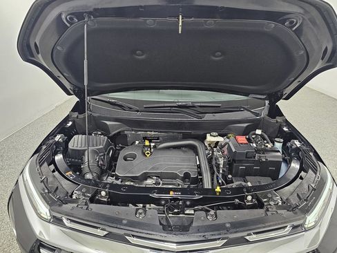 Used 2025 Chevrolet Equinox LT w/ Safety and Technology Package FWD image 10