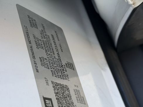 Used 2018 Cadillac XT5 Platinum w/ Driver Assist Package image 32