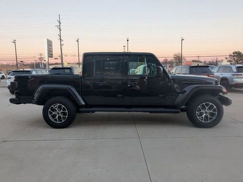 New 2026 Jeep Gladiator Sport AWD/4WD image 2