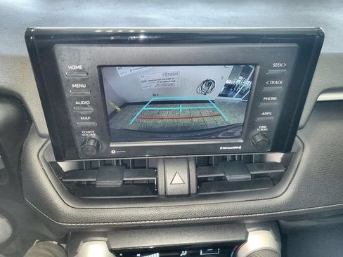Used 2022 Toyota RAV4 LE FWD image 17