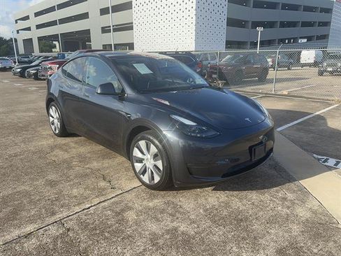 Used 2024 Tesla Model Y Long Range AWD/4WD image 4