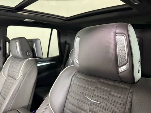 New 2026 Cadillac Escalade V w/ LPO, ONYX Package image 15