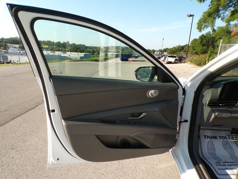 Certified 2025 Hyundai Elantra Sport FWD image 20
