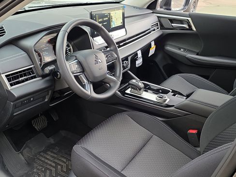 New 2026 Mitsubishi Outlander ES FWD image 12