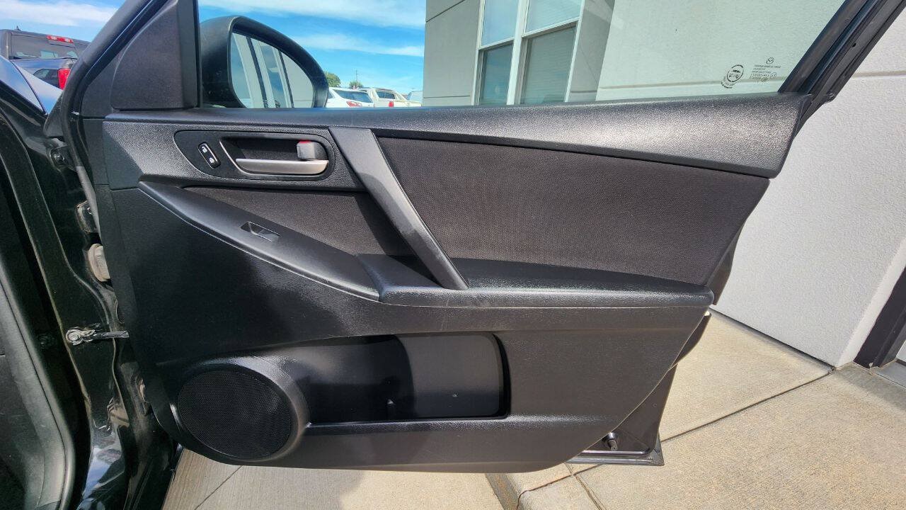 Used 2013 MAZDA MAZDA3 i Sport FWD image 16