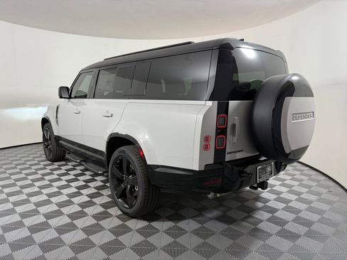 New 2026 Land Rover Defender 130 X-Dynamic SE AWD/4WD image 3