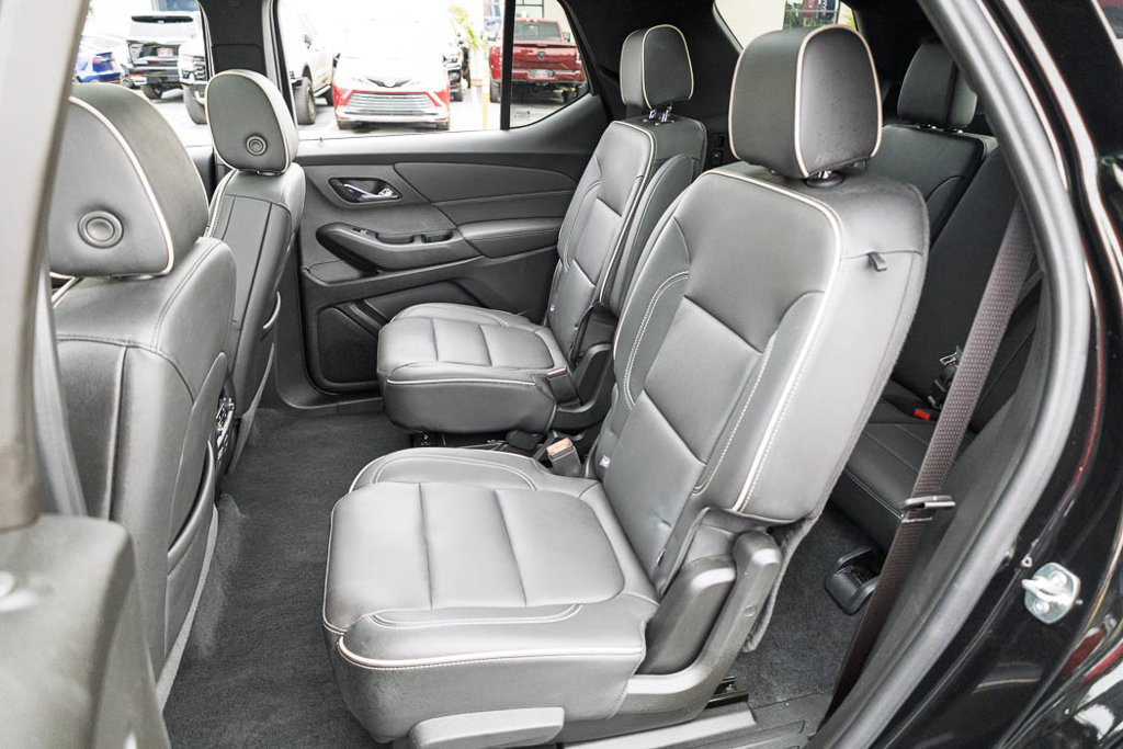 Used 2023 Chevrolet Traverse Premier w/ Redline Edition AWD/4WD image 41