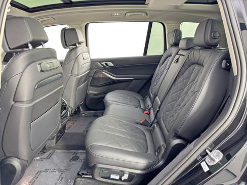 Used 2025 BMW X7 xDrive40i w/ Parking Assistance Package image 46