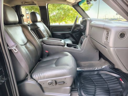 Used 2004 Chevrolet Silverado 2500 LT w/ Skid Plate Package AWD/4WD image 20