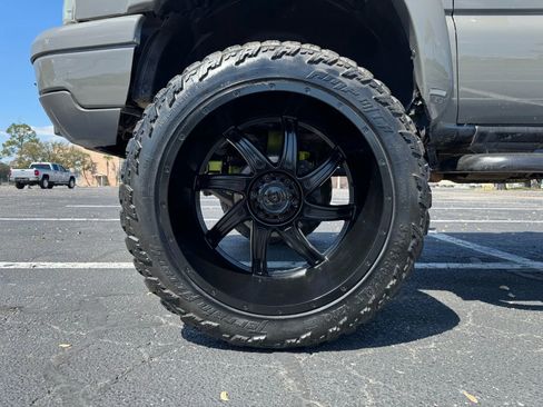 Used 2004 Chevrolet Suburban Z71 w/ Preferred Equipment Group image 11