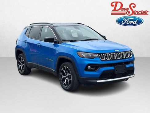 Used 2025 Jeep Compass Limited AWD/4WD image 4