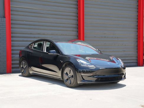 Used 2023 Tesla Model 3 Standard Range RWD image 3