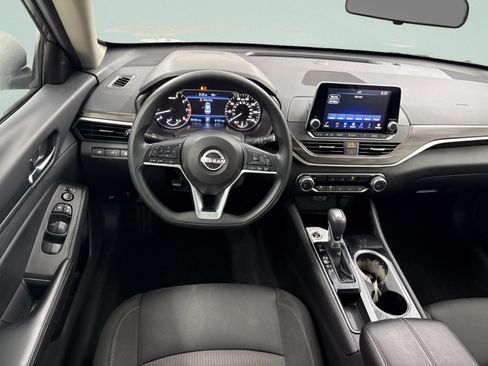 Used 2024 Nissan Altima 2.5 SV FWD image 10