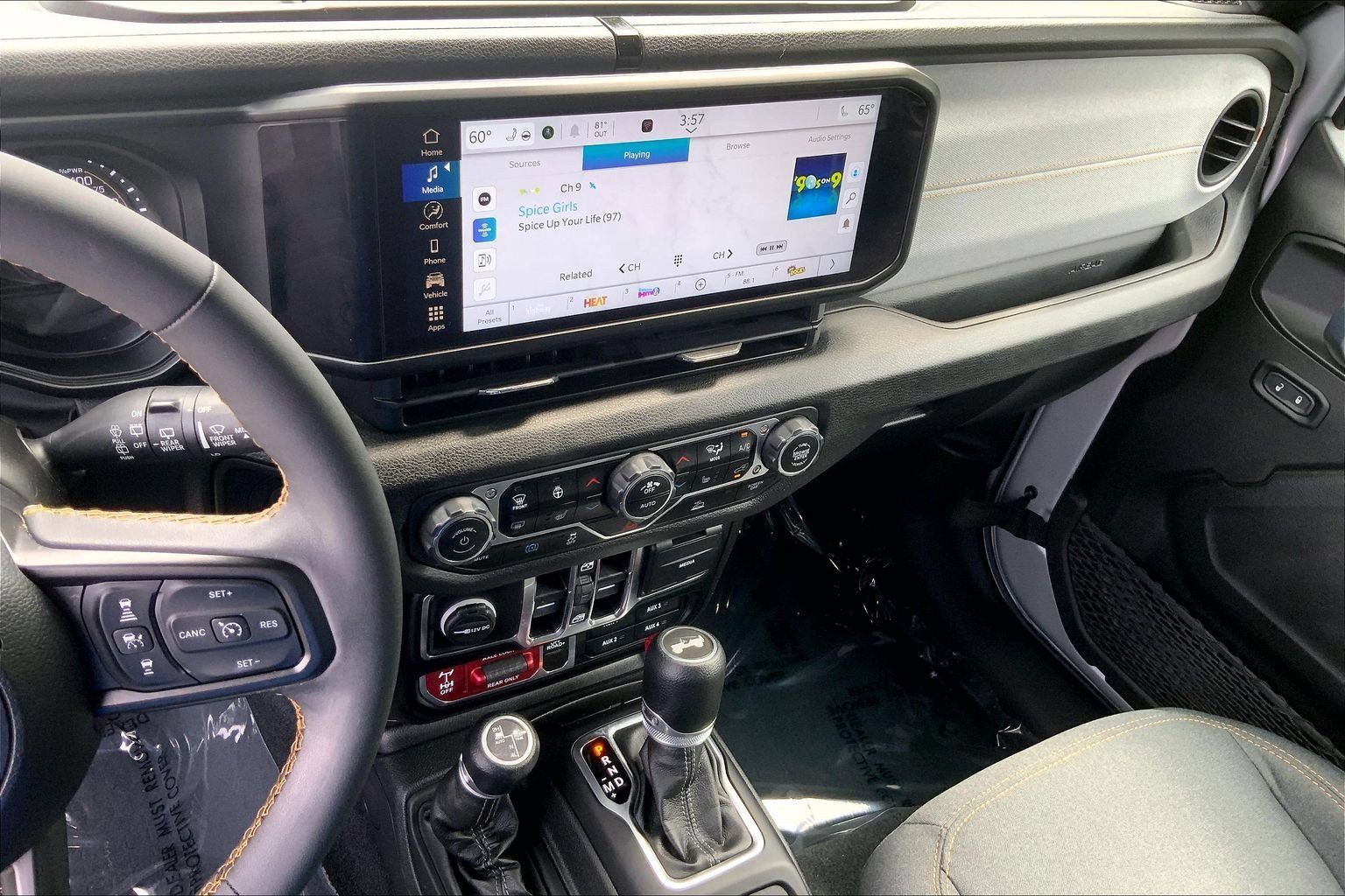 Certified 2024 Jeep Wrangler Unlimited AWD/4WD image 6