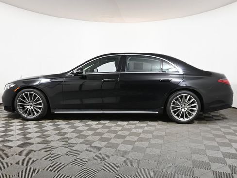 Used 2022 Mercedes-Benz S 500 4MATIC image 2