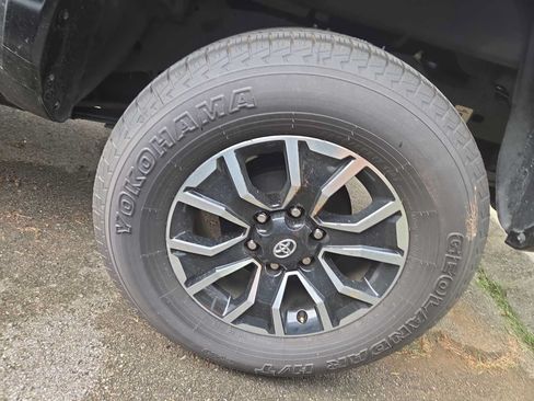 Used 2023 Toyota Tacoma TRD Sport AWD/4WD image 12