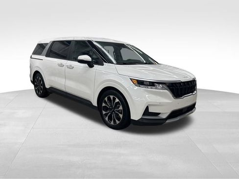 Used 2023 Kia Carnival EX FWD image 32