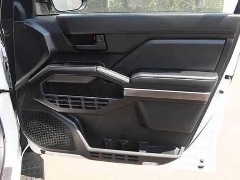 Certified 2025 Toyota 4Runner SR5 AWD/4WD image 23