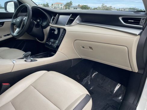 Used 2019 INFINITI QX50 Essential w/ Premium Audio Package FWD image 8