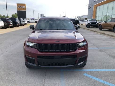 Certified 2024 Jeep Grand Cherokee L Limited w/ Black Appearance Package AWD/4WD image 9