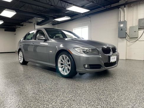 Used 2011 BMW 328i xDrive Sedan AWD/4WD image 3