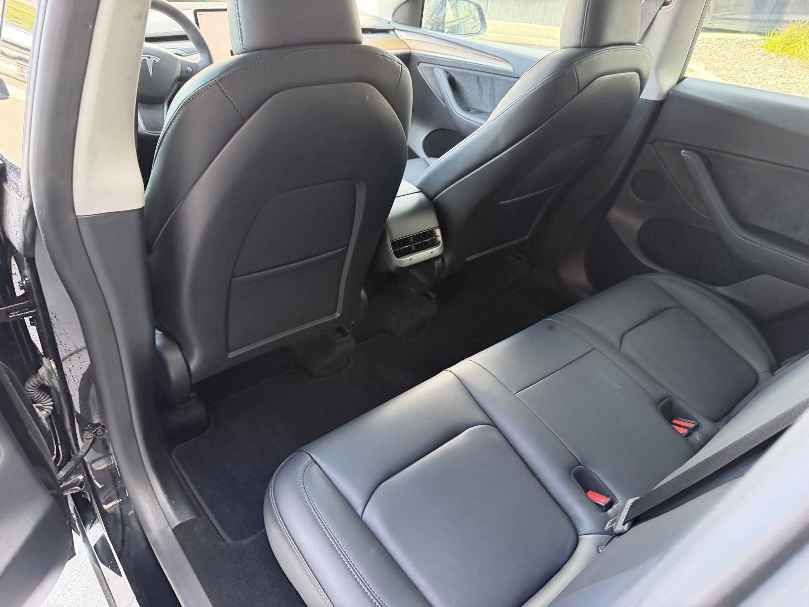 Used 2024 Tesla Model Y 2WD image 16