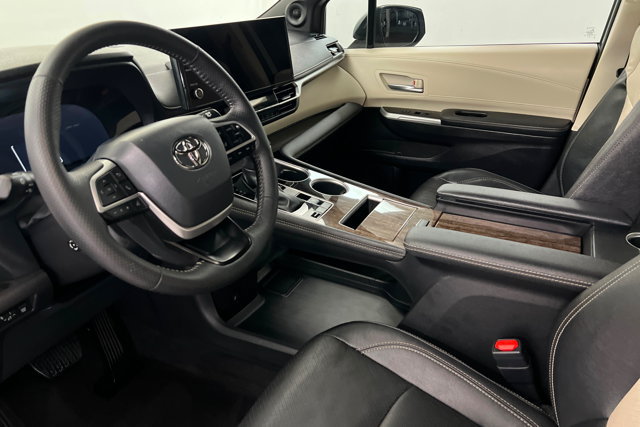 Used 2026 Toyota Sienna Platinum AWD/4WD image 15