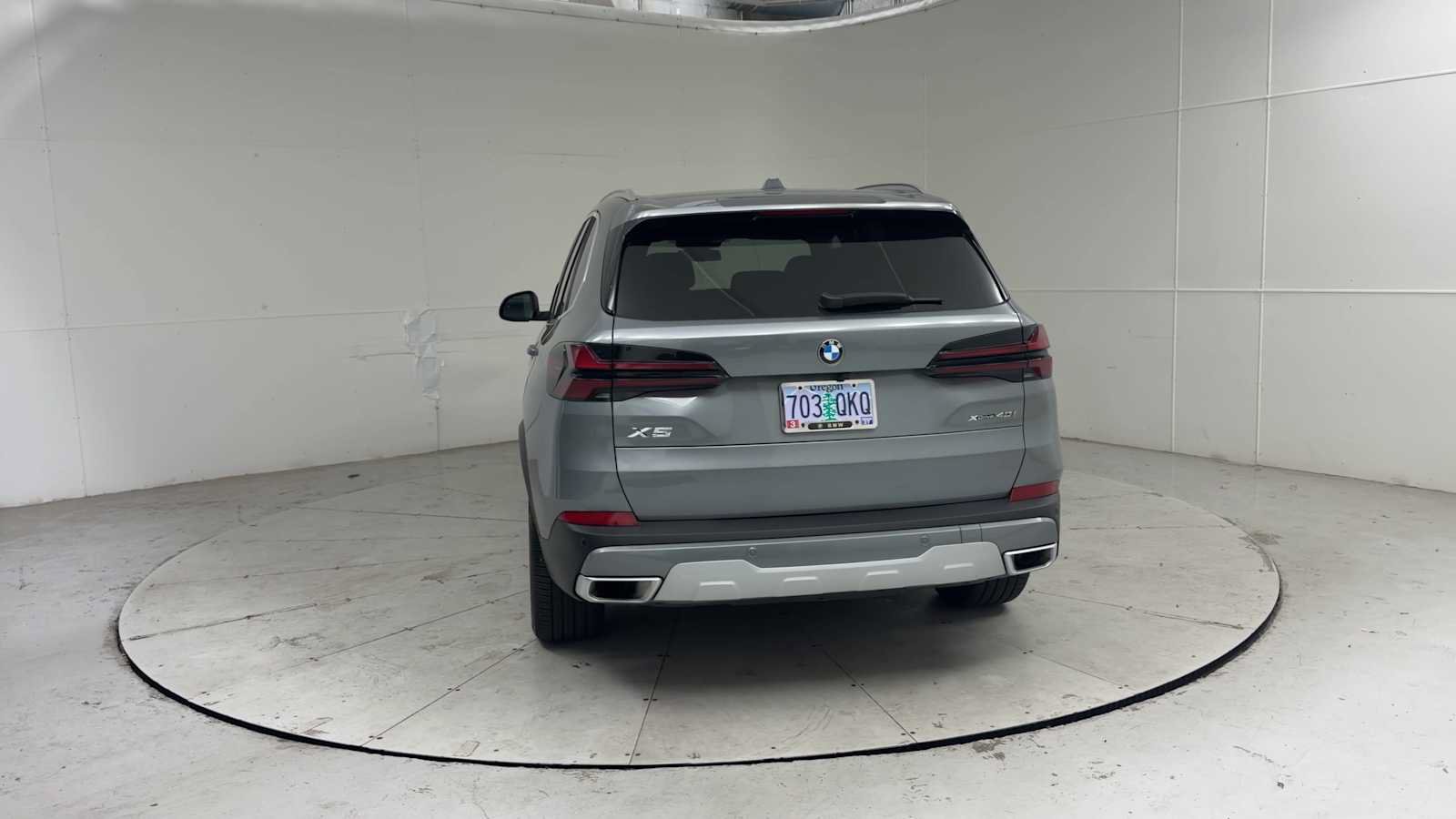 Used 2024 BMW X5 xDrive40i w/ Premium Package AWD/4WD image 3