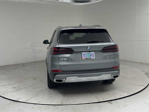 Used 2024 BMW X5 xDrive40i w/ Premium Package AWD/4WD image 3