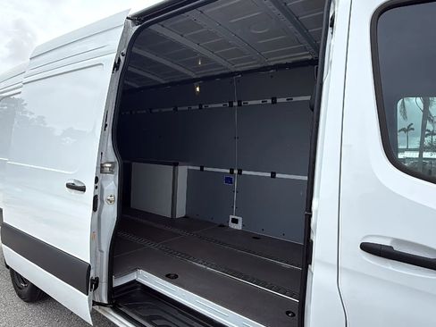 Used 2024 Mercedes-Benz Sprinter 2500 w/ Acoustic Package image 14